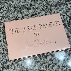 Jessie James Decker Eyeshadow